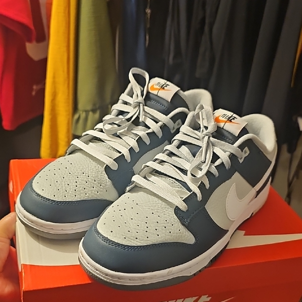 Nike Men's Navy and Light Gray Sneakers